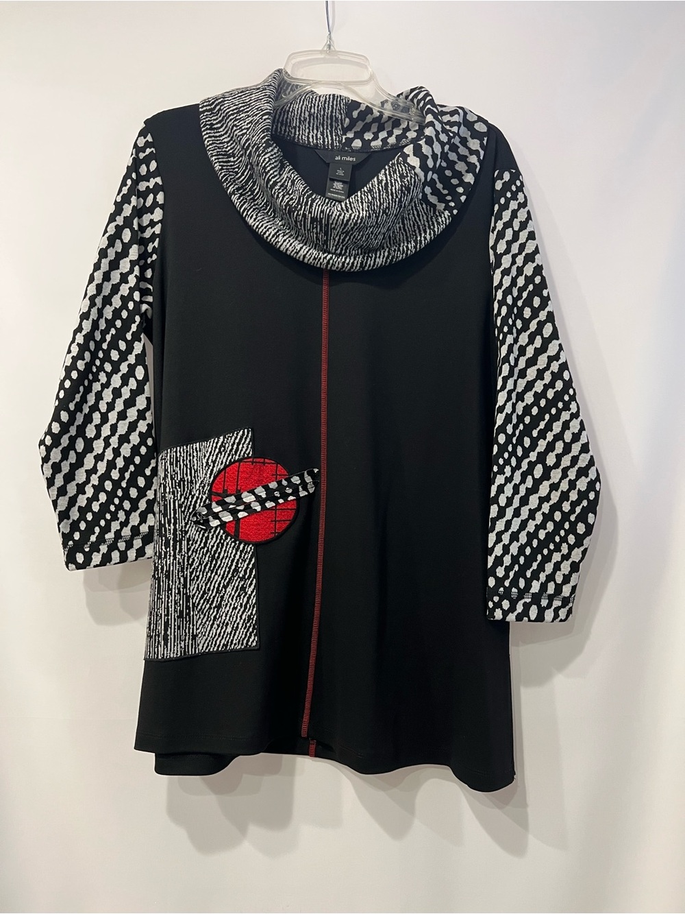 Ali Miles Women’s Black Cowl Neck Top with Graphic Sleeve and Red Accents Size L